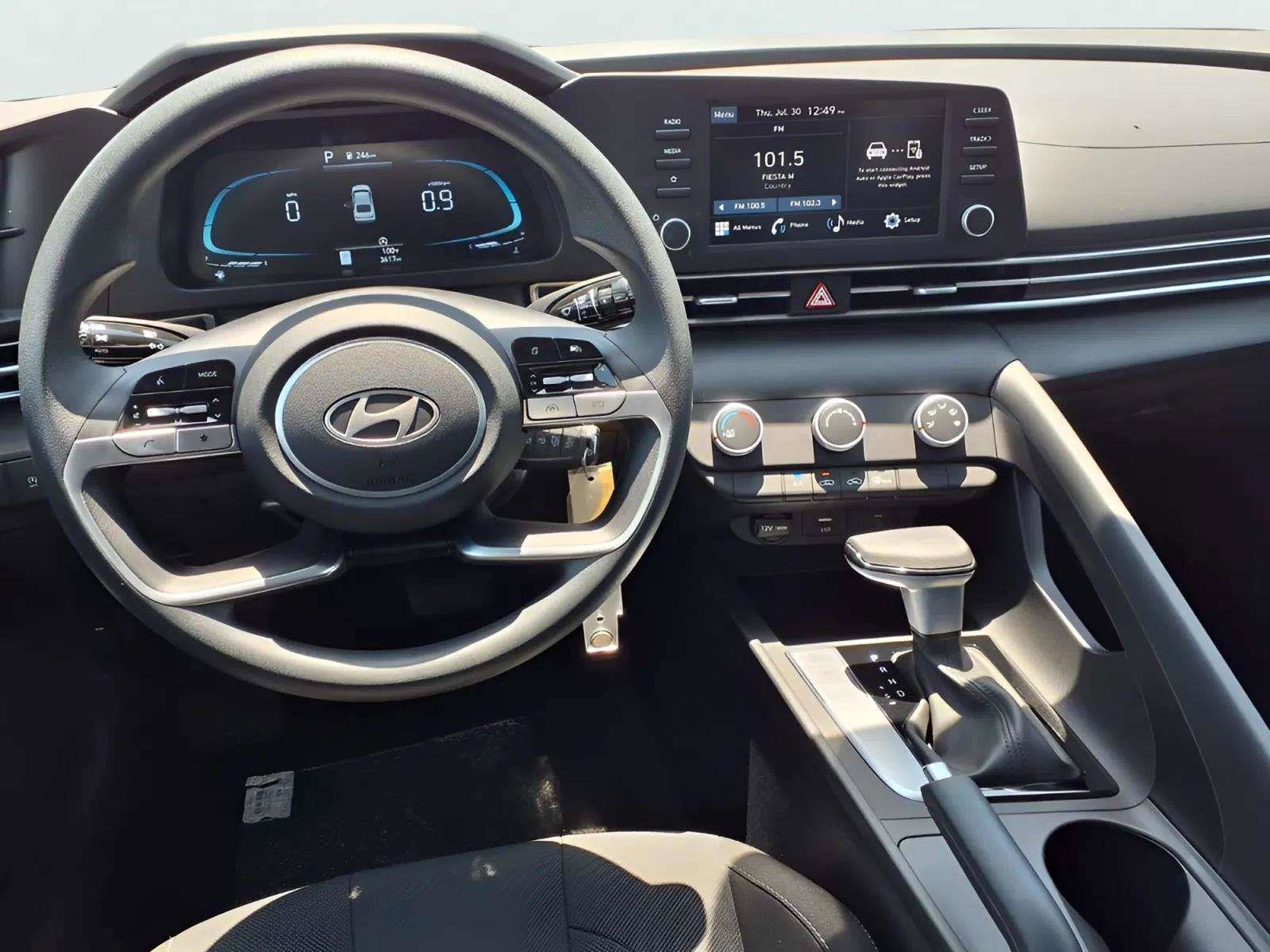 2025 Hyundai Elantra SE - Photo 11