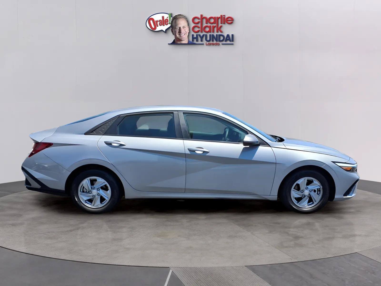 2025 Hyundai Elantra SE - Photo 6