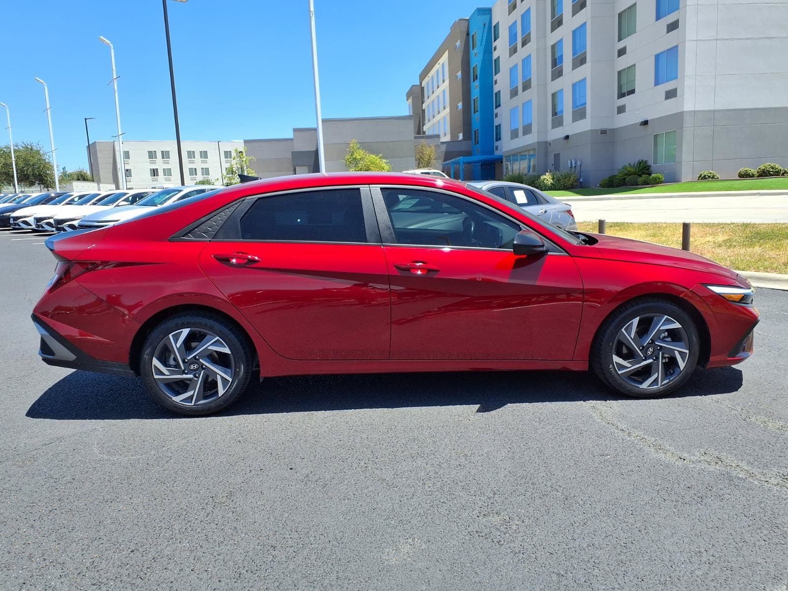 2025 Hyundai Elantra SEL - Photo 8