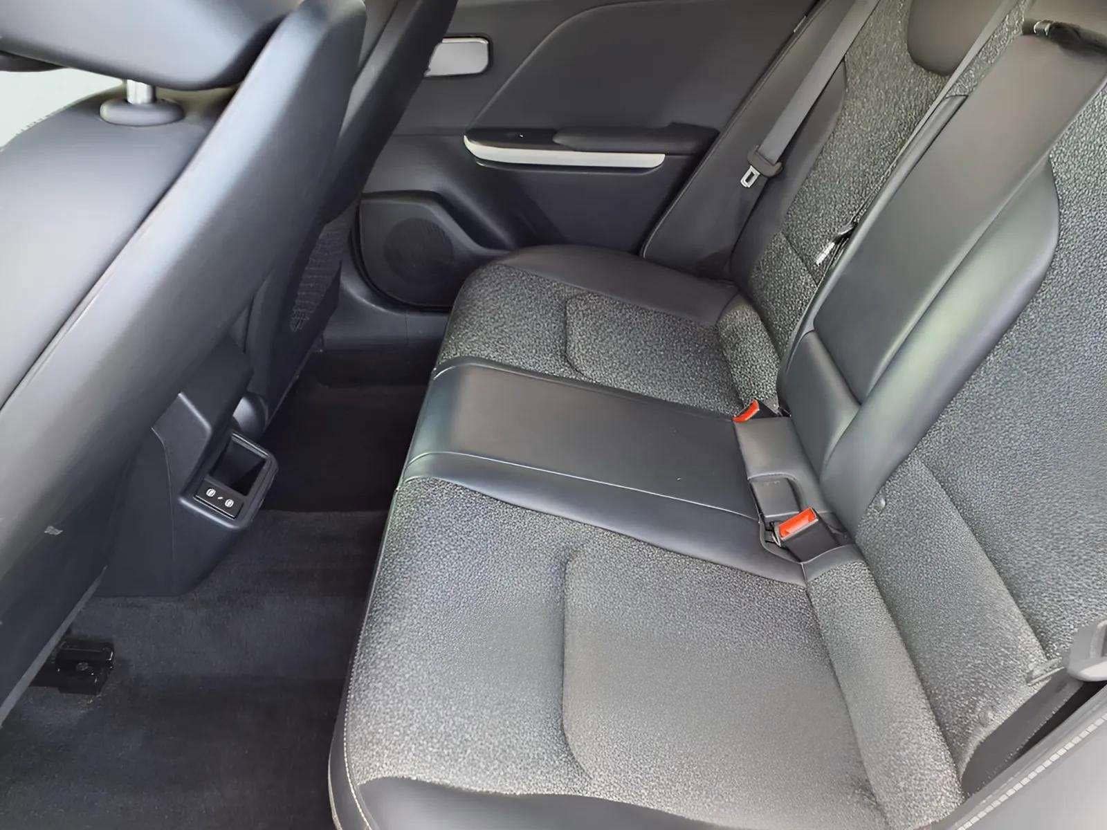2025 Kia K4 GT-Line - Photo 10