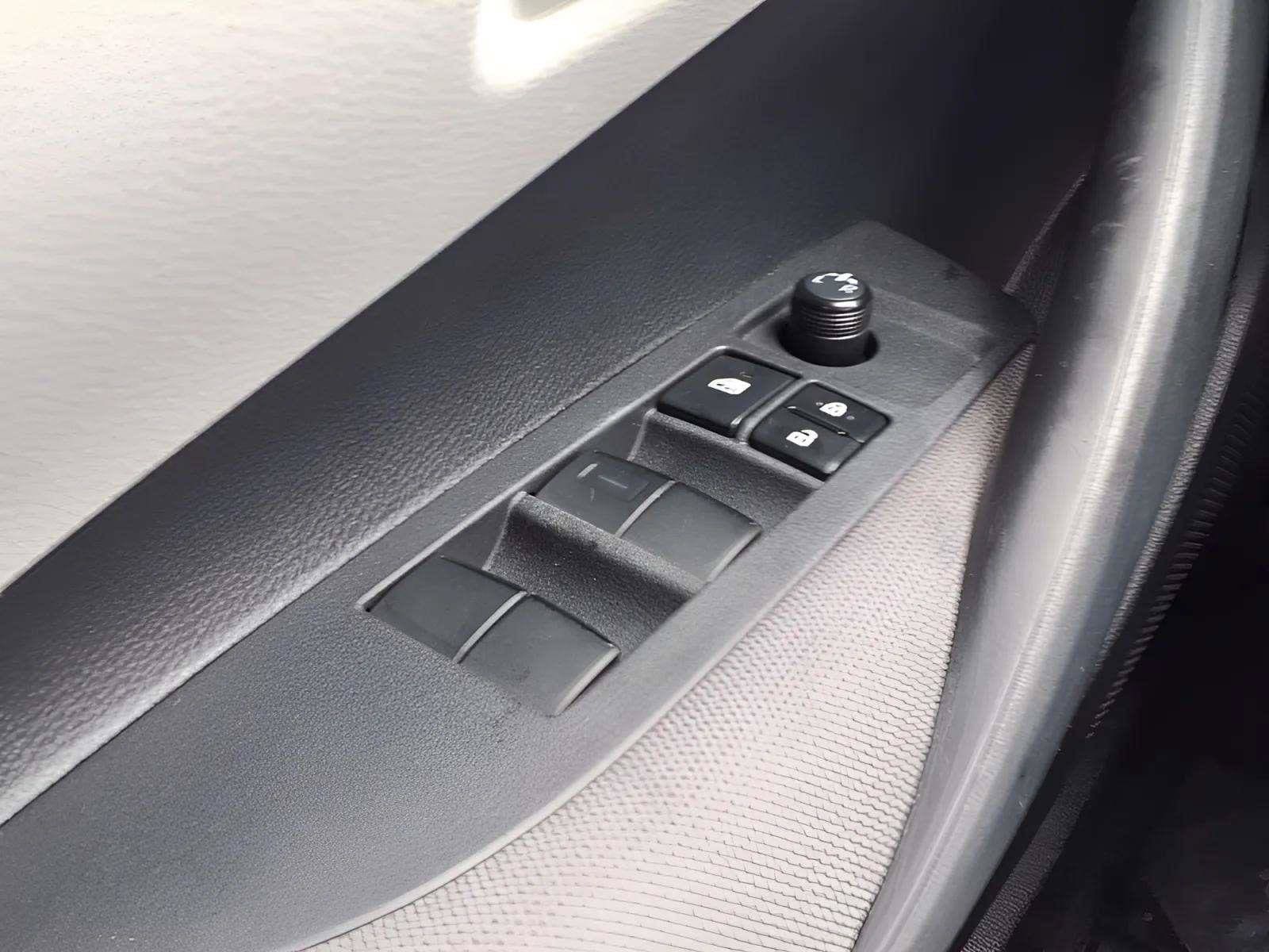 2024 Toyota Corolla LE - Photo 17