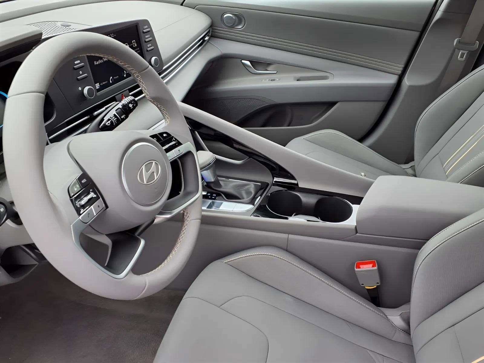 2026 Hyundai Elantra SEL - Photo 12