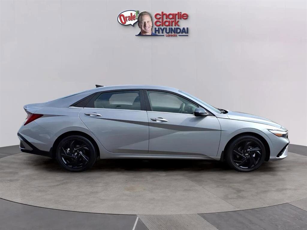 2026 Hyundai Elantra SEL - Photo 6