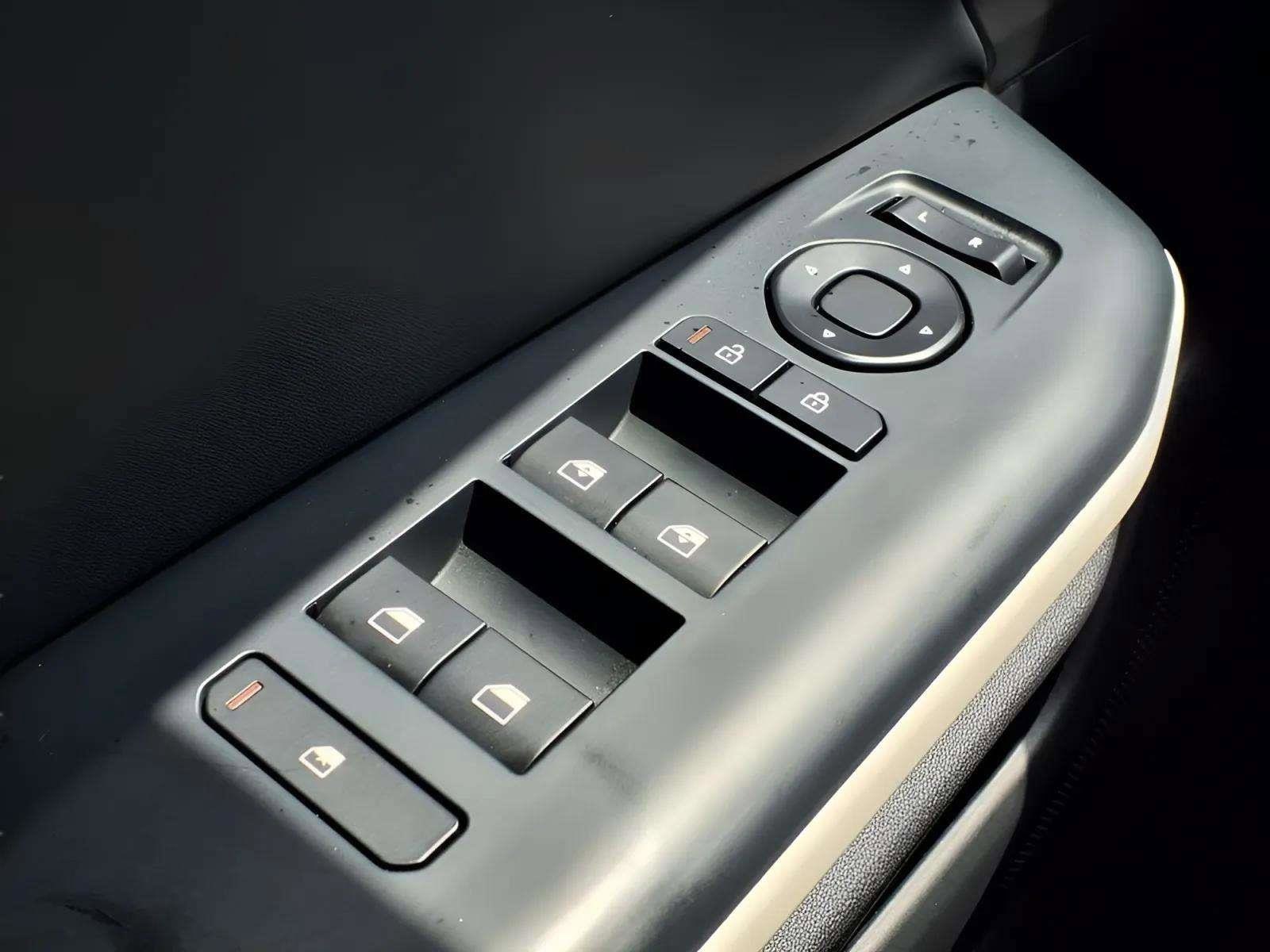 2025 Kia K4 GT-Line - Photo 17