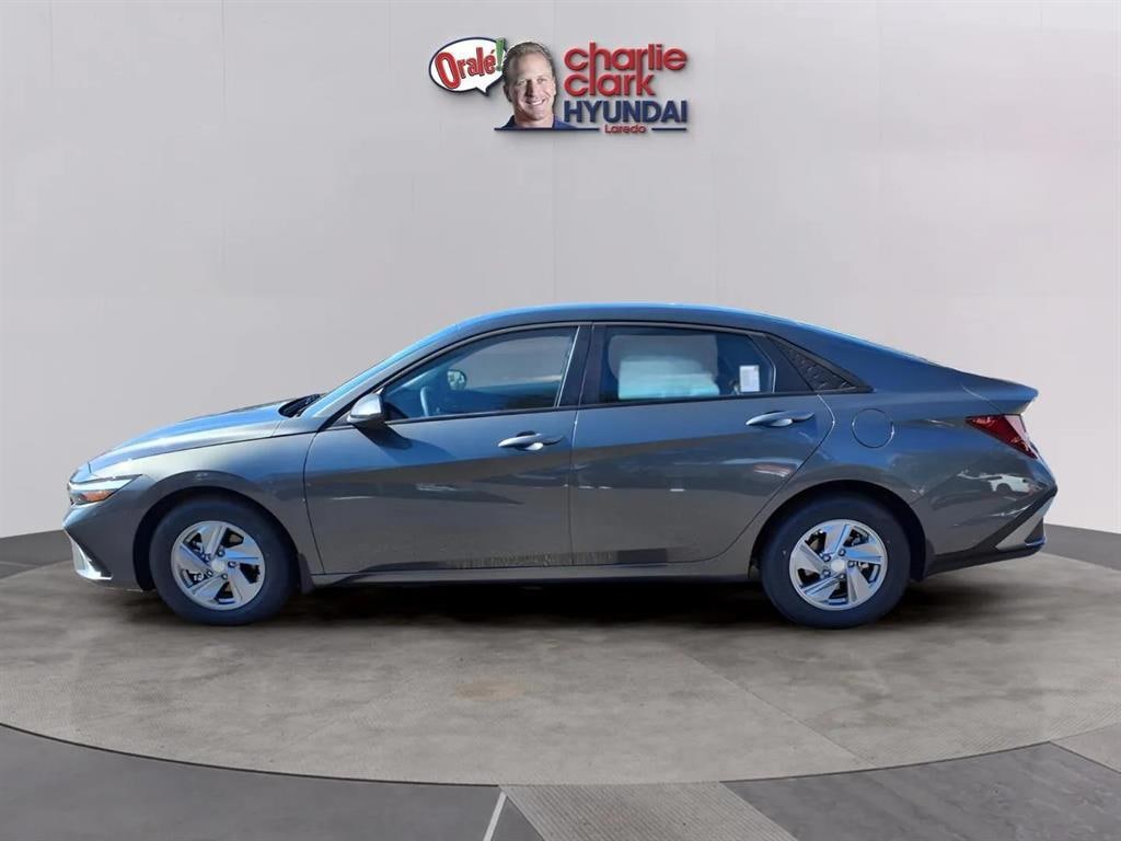 New 2025 Hyundai Elantra SE Sedan