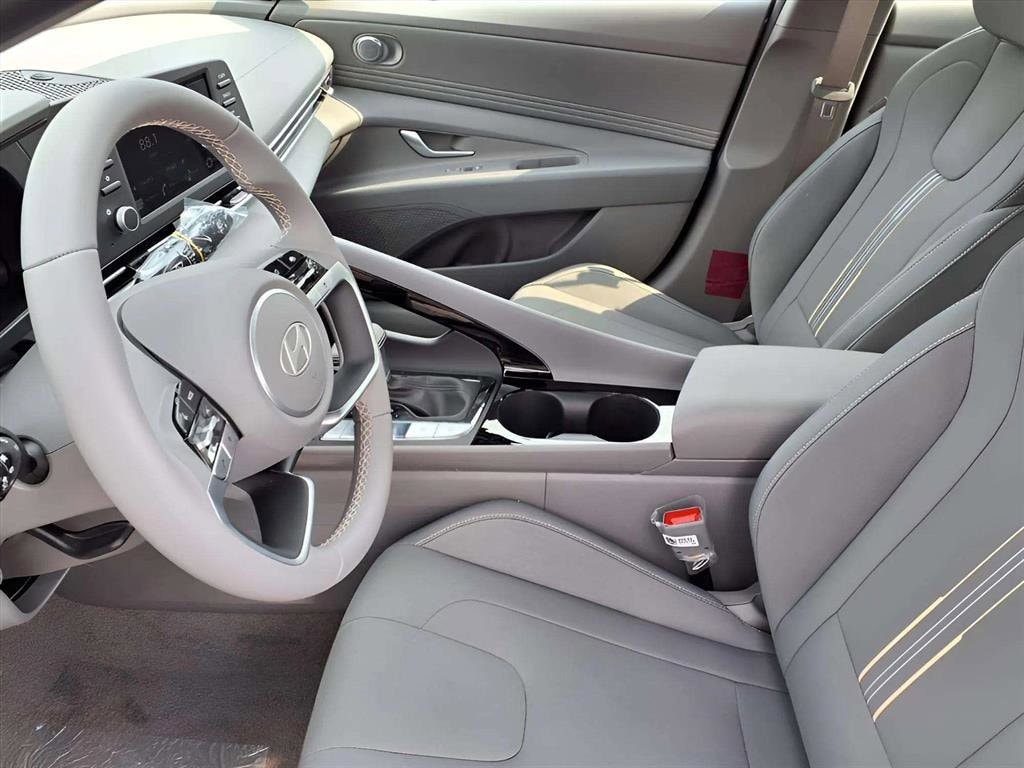 2026 Hyundai Elantra SEL - Photo 10