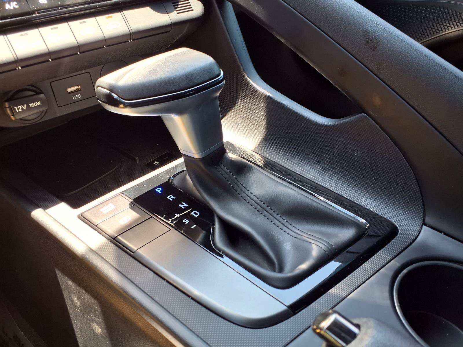 2025 Hyundai Elantra SEL - Photo 17