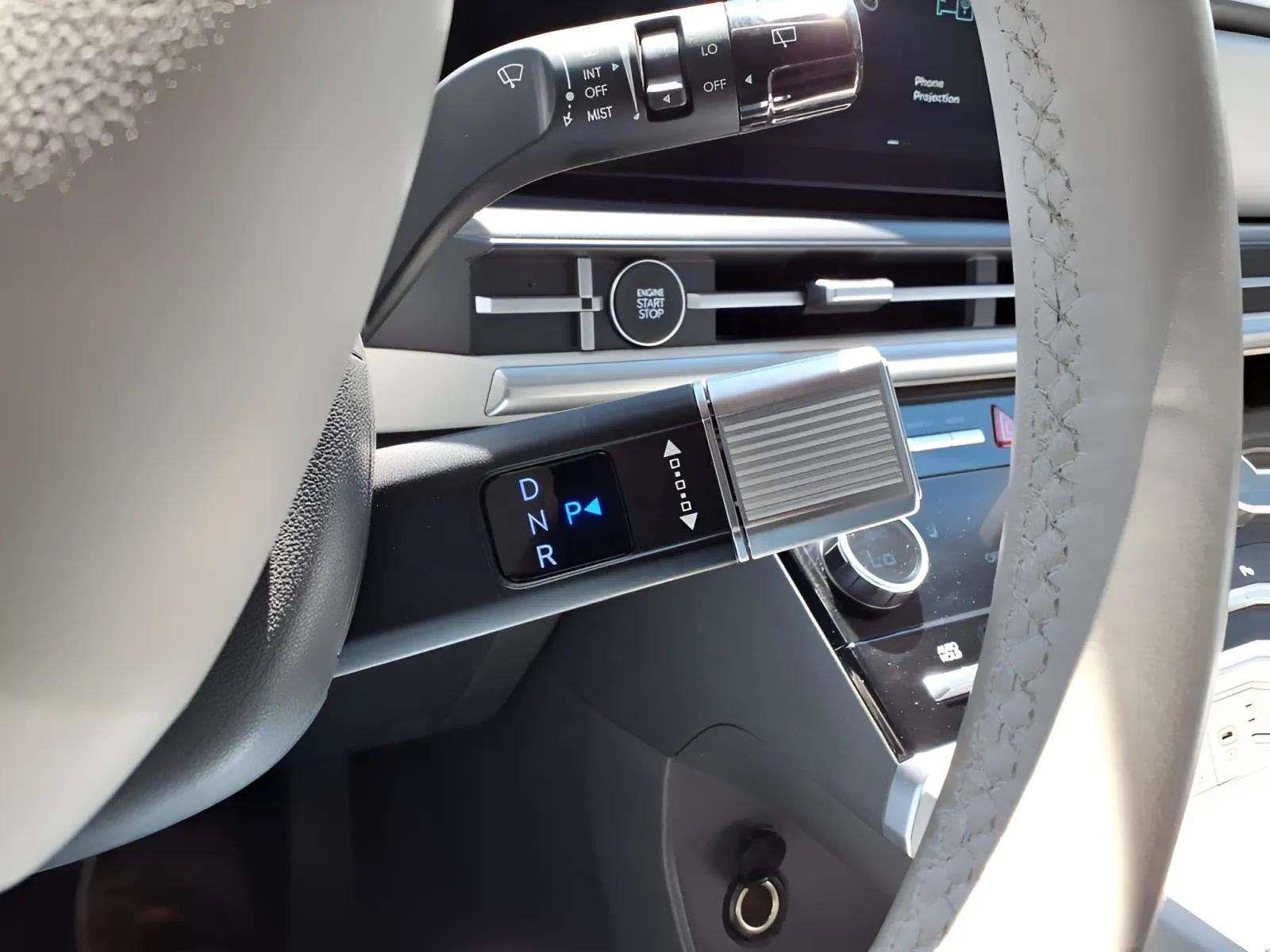 2025 Hyundai Santa Fe SEL - Photo 17