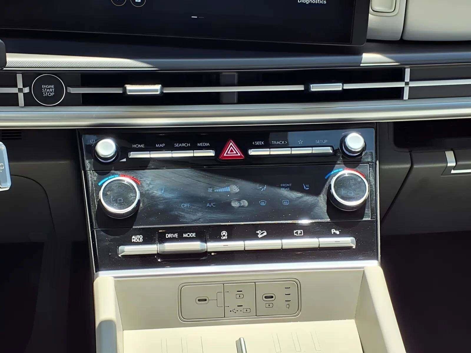 2025 Hyundai Santa Fe SEL - Photo 14