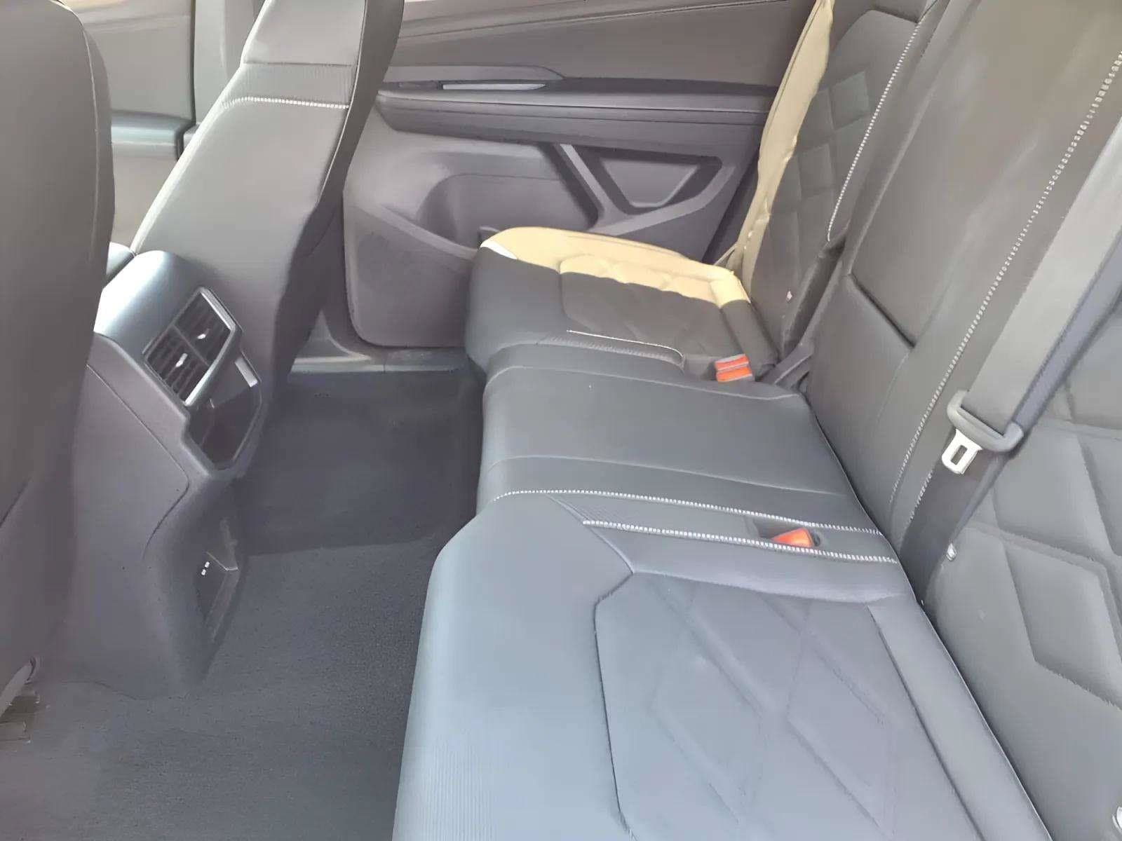 2026 Volkswagen Atlas Cross Sport SE w/Tech - Photo 10
