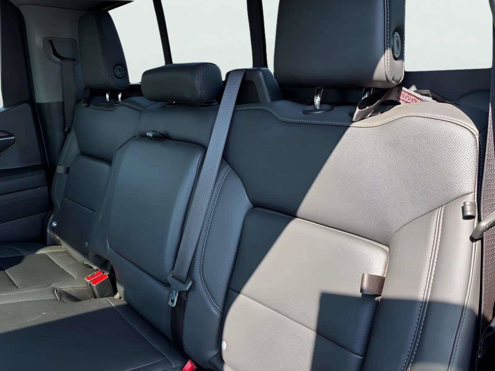2023 GMC Sierra 1500 SLT - Photo 11