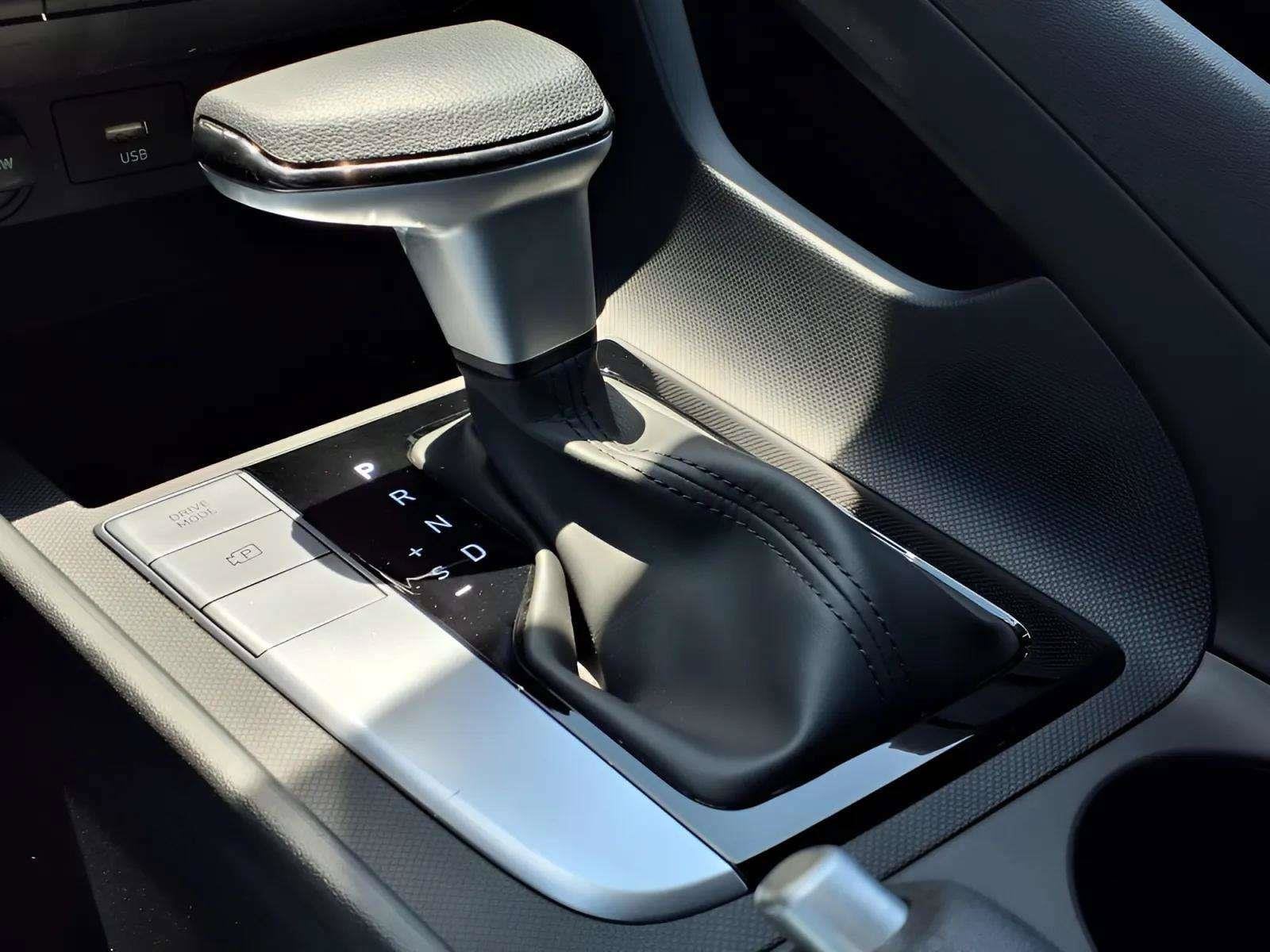 2025 Hyundai Elantra SE - Photo 16