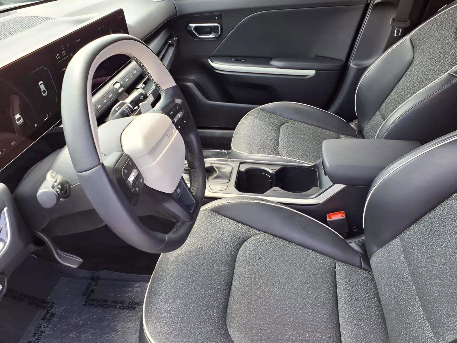 2025 Kia K4 GT-Line - Photo 14