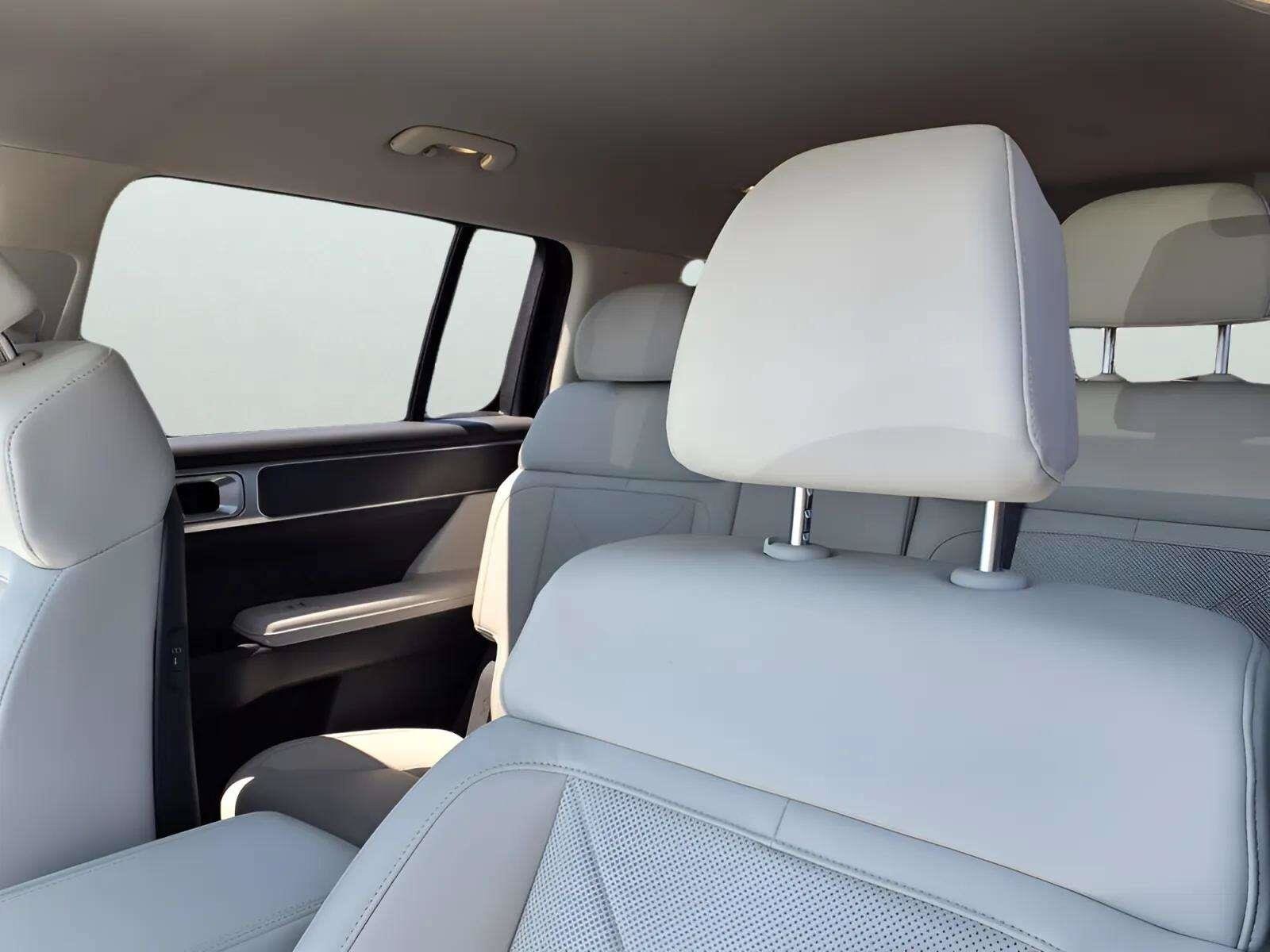 2025 Hyundai Santa Fe SEL - Photo 16