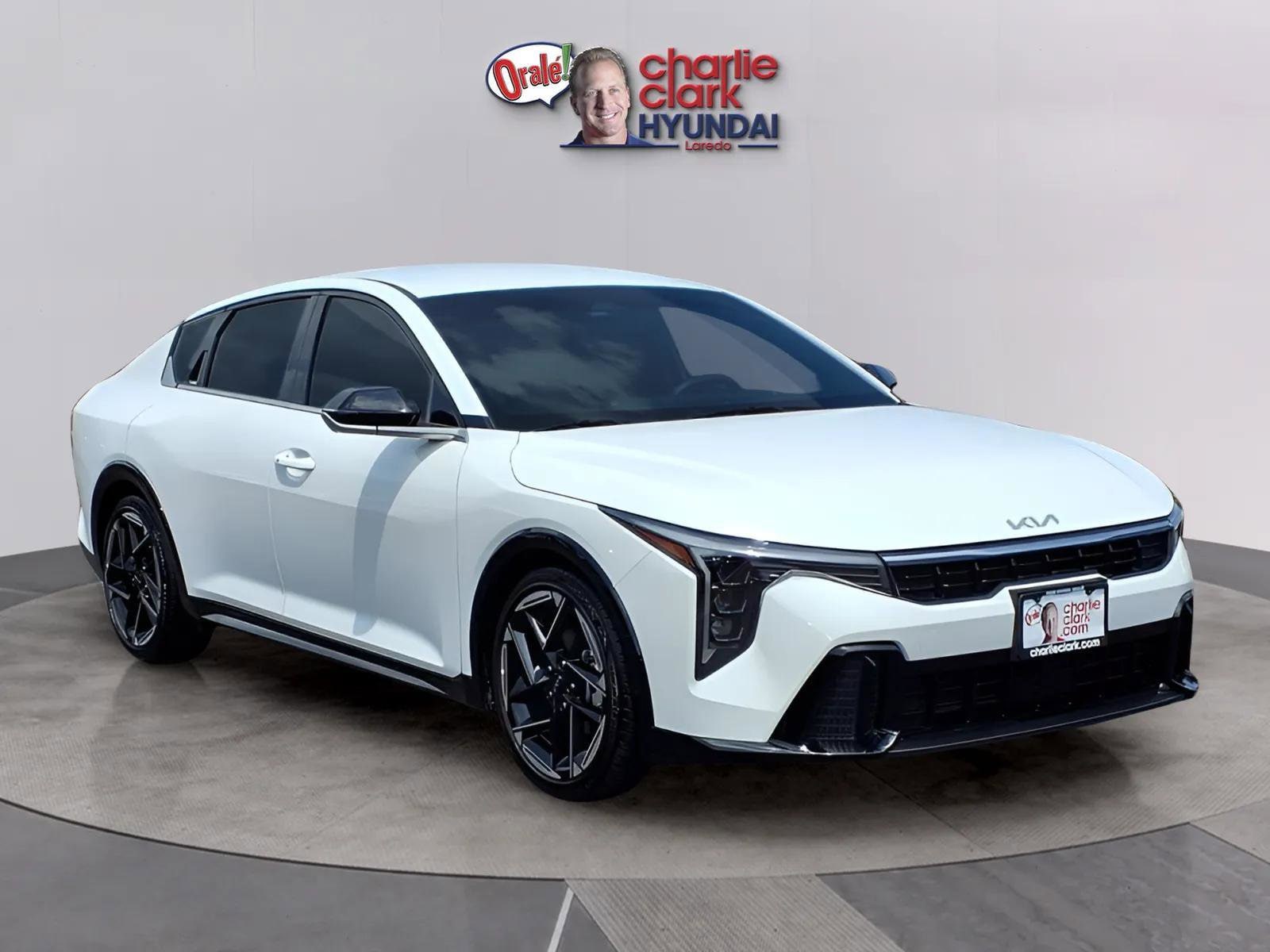 2025 Kia K4 GT-Line - Photo 7
