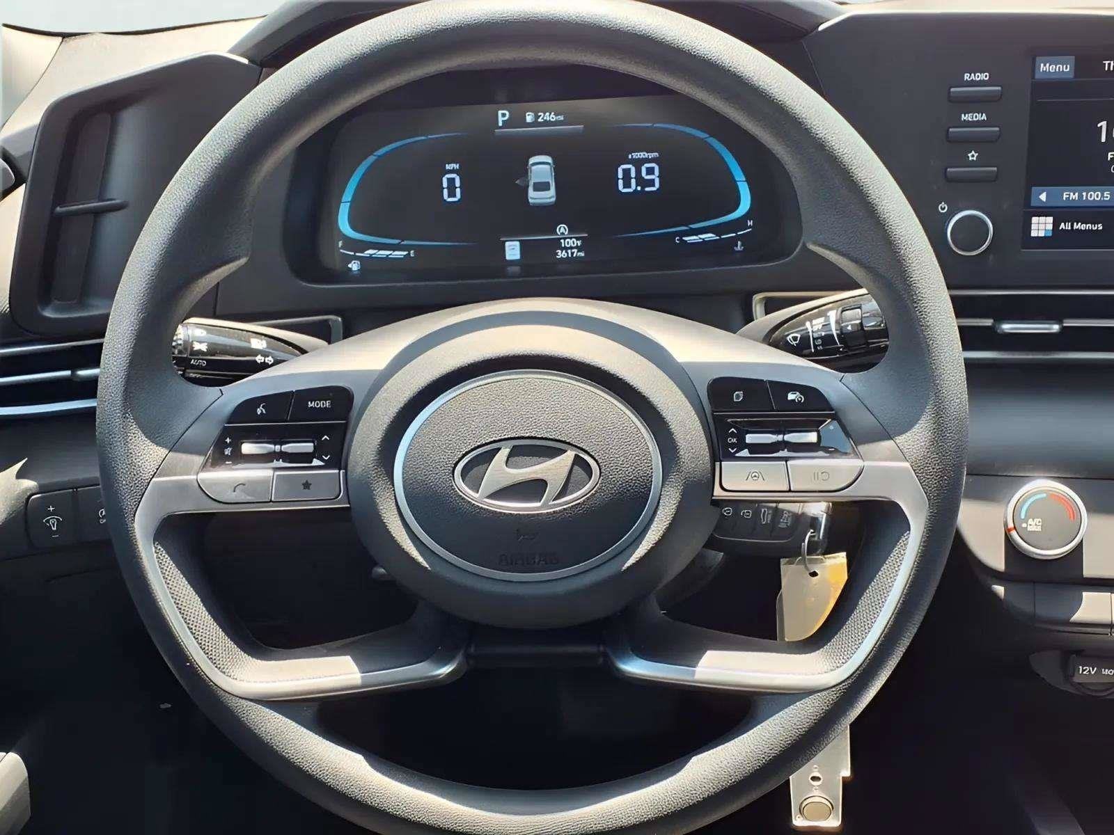2025 Hyundai Elantra SE - Photo 18