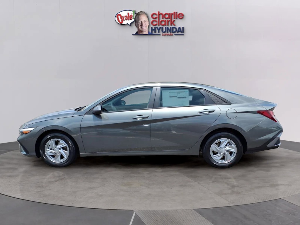 New 2026 Hyundai Elantra SE Sedan