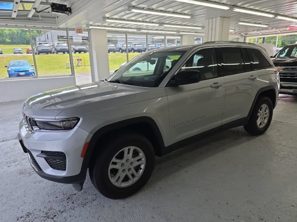 Used 2023 Jeep Grand Cherokee Laredo 4x4 SUV