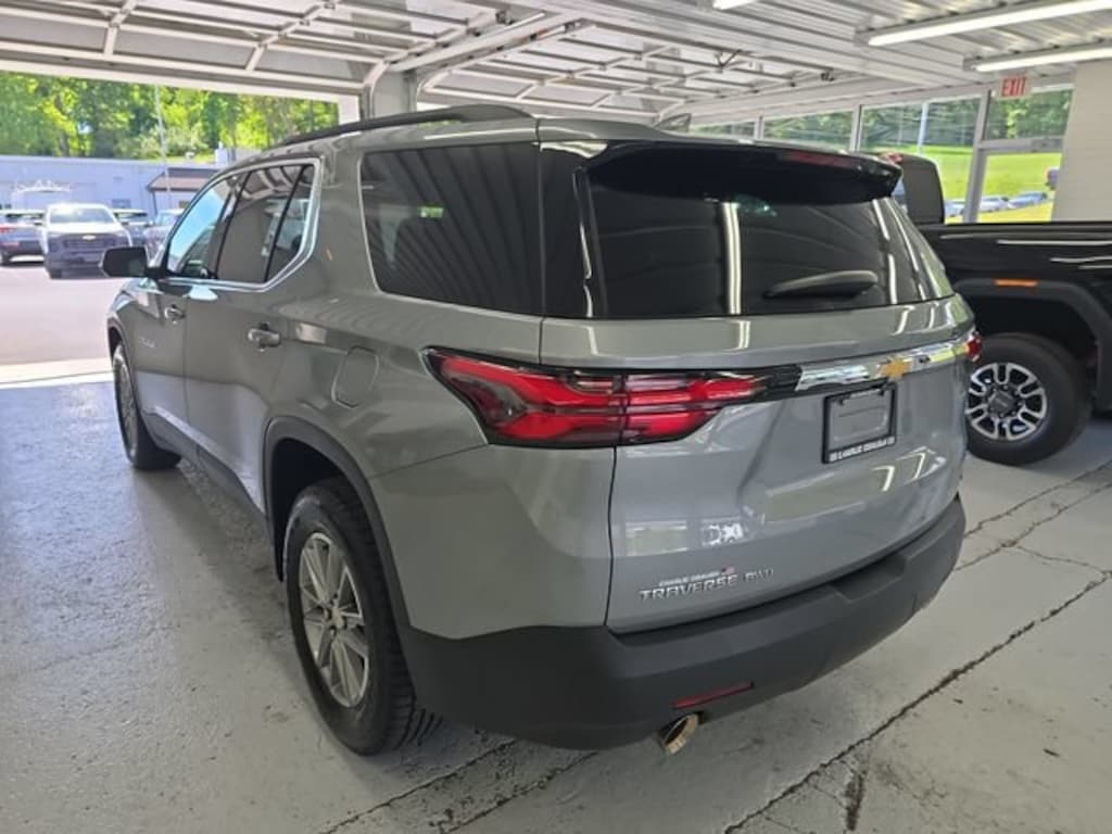 Used 2023 Chevrolet Traverse LT Cloth SUV
