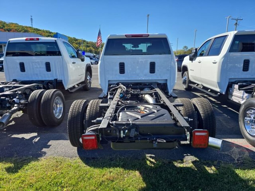 New 2026 Chevrolet Silverado 3500 HD Chassis Cab LT Truck