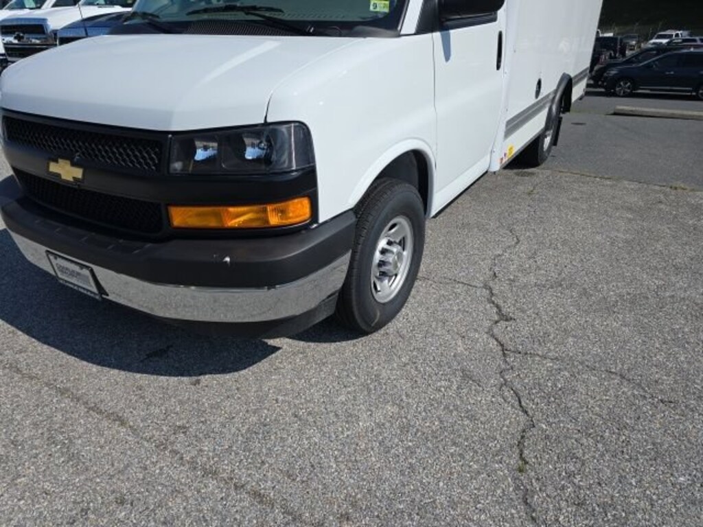 New 2024 Chevrolet Express Cutaway 3500 1WT Cutaway Van