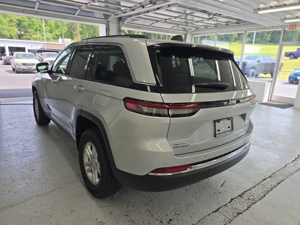 Used 2023 Jeep Grand Cherokee Laredo 4x4 SUV