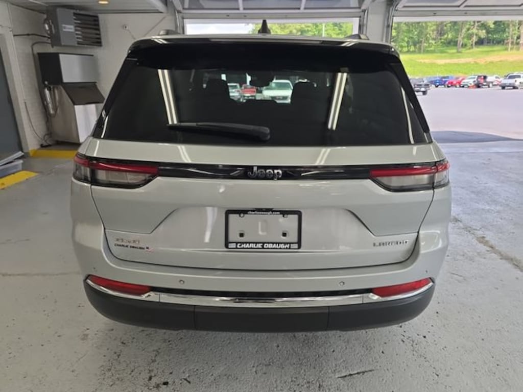 Used 2023 Jeep Grand Cherokee Laredo 4x4 SUV