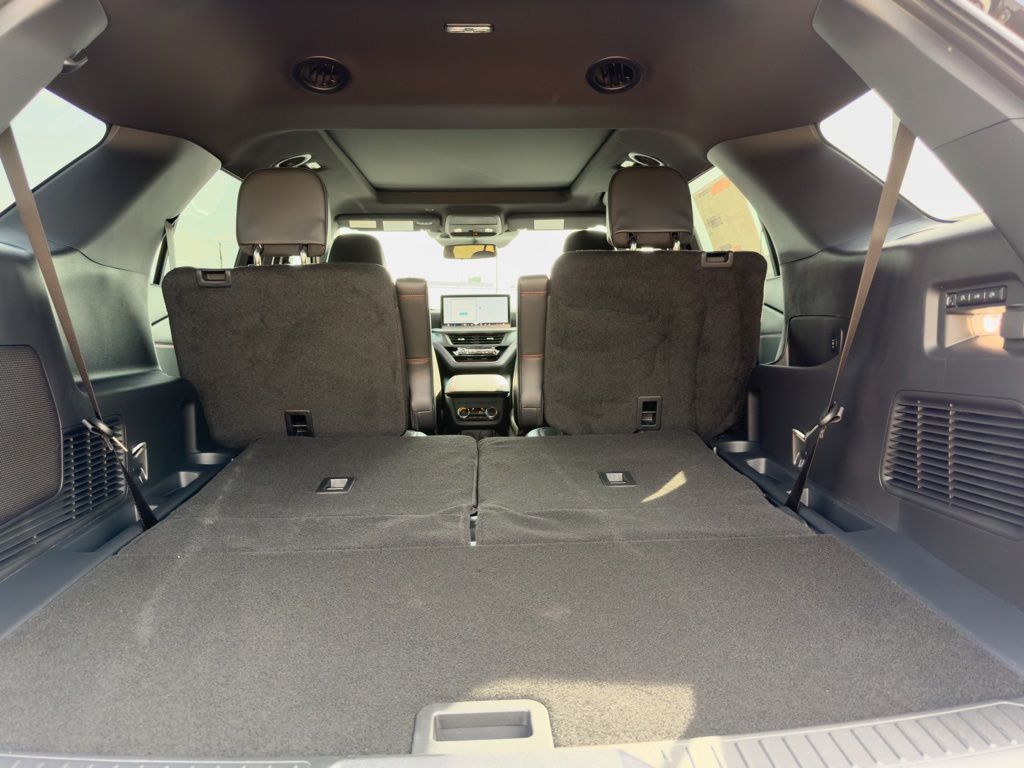 2026 Ford Explorer ST - Photo 8