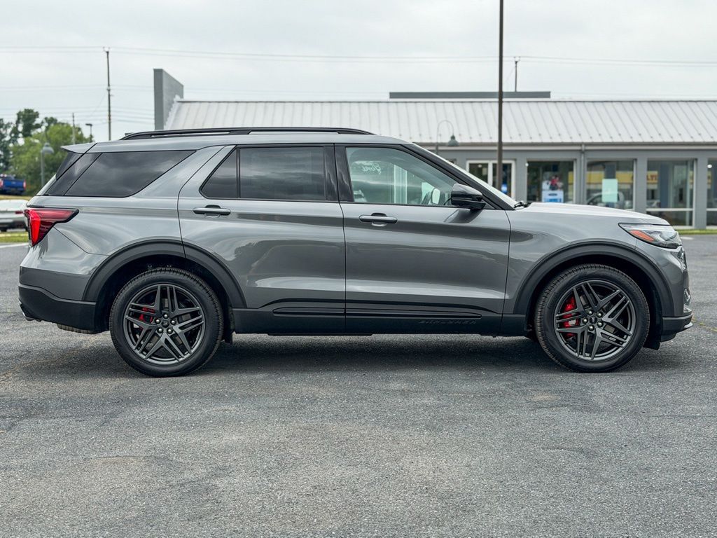 2026 Ford Explorer ST - Photo 3