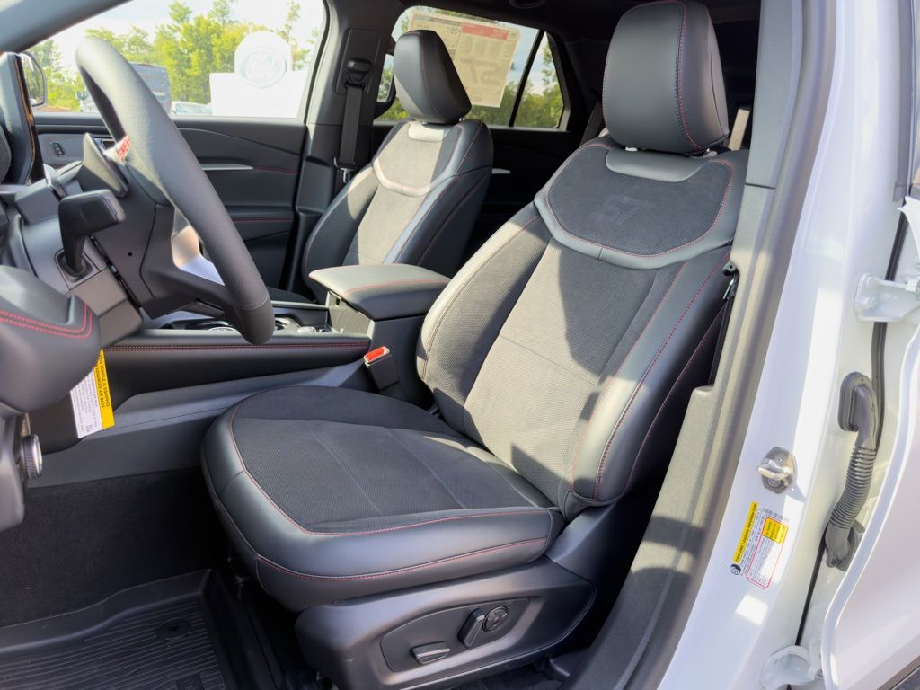 2026 Ford Explorer ST - Photo 6