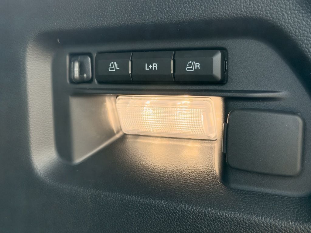 2026 Ford Explorer ST - Photo 10