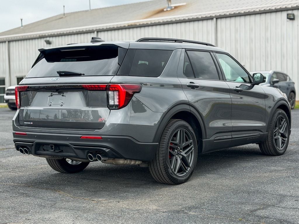 2026 Ford Explorer ST - Photo 4
