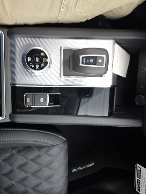 2024 Mitsubishi Outlander SEL - Photo 29