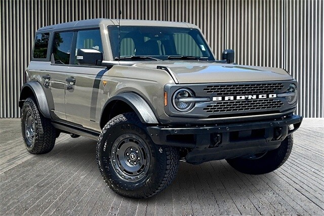 2025 Ford Bronco Badlands photo 2