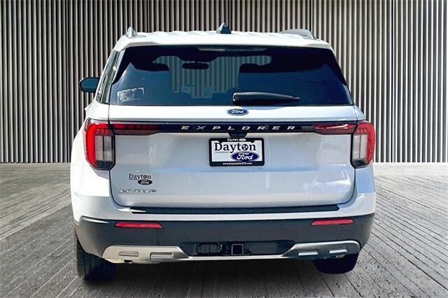2025 Ford Explorer photo 4