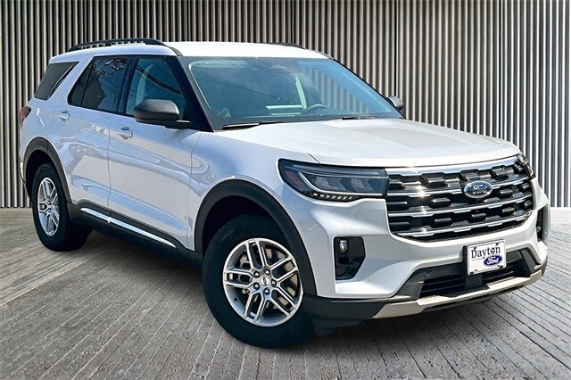 2025 Ford Explorer photo 2