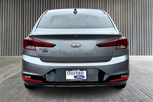 2019 Hyundai Elantra SEL photo 3