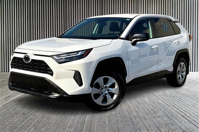 2023 Toyota RAV4 LE's photo