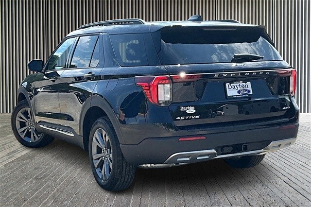 2025 Ford Explorer photo 3