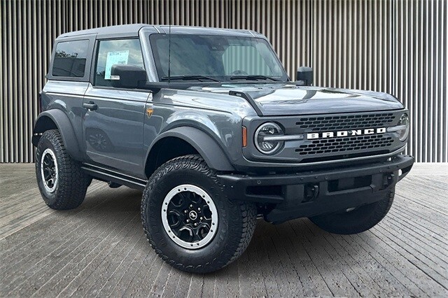 2025 Ford Bronco Badlands photo 2