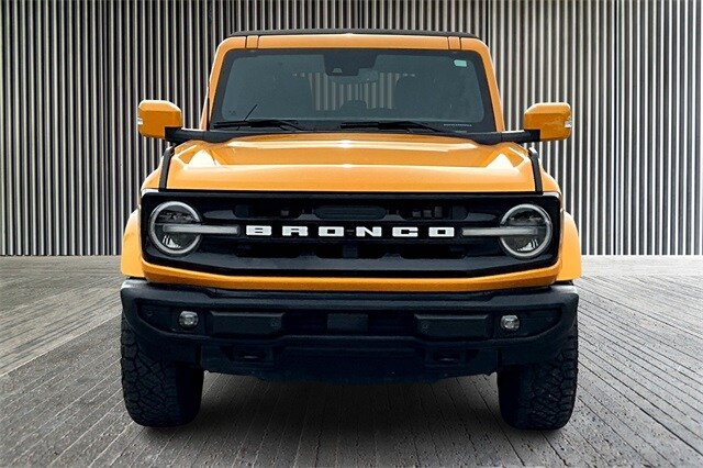 2022 Ford Bronco Outer Banks photo 2