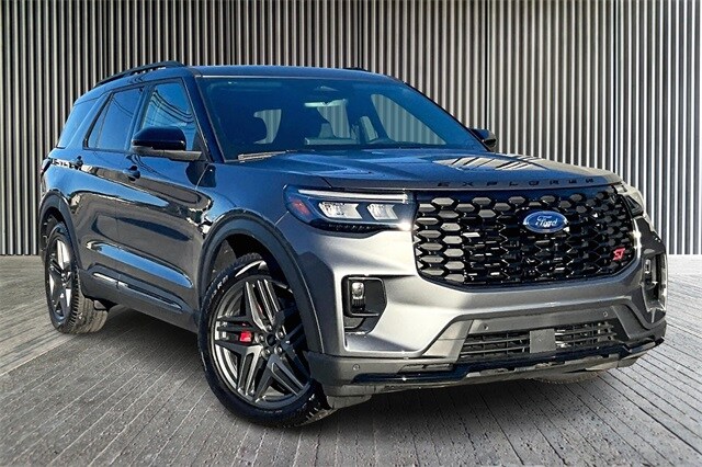 2025 Ford Explorer ST photo 2