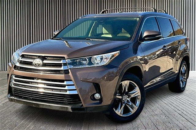 2017 Toyota Highlander Limited Platinum's photo