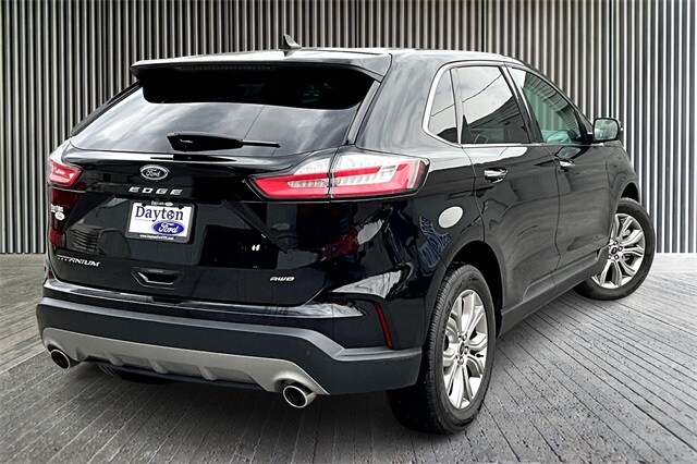 2024 Ford Edge Titanium photo 2
