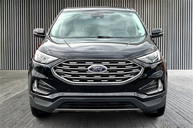 2024 Ford Edge Titanium photo 3
