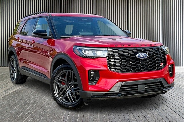 2025 Ford Explorer ST photo 2