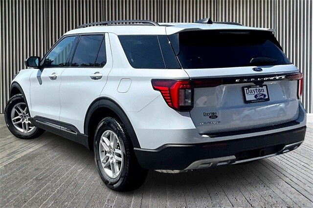 2025 Ford Explorer photo 3