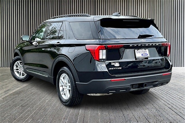 2025 Ford Explorer photo 3