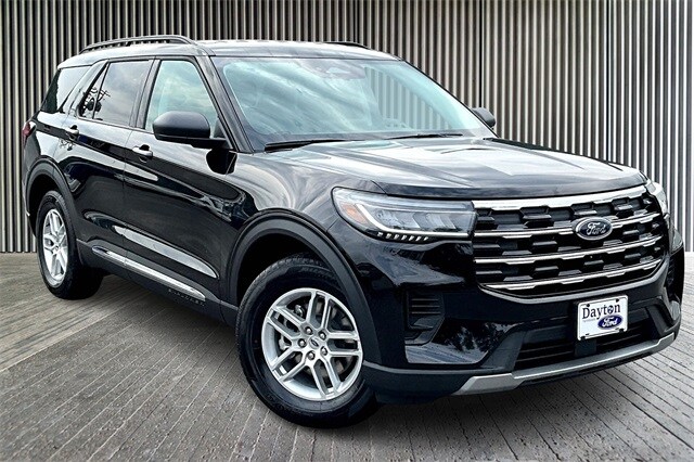 2025 Ford Explorer photo 2