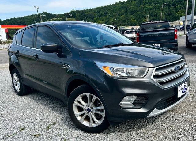Used 2017 Ford Escape SE with VIN 1FMCU9GD9HUE50373 for sale in Dayton, TN